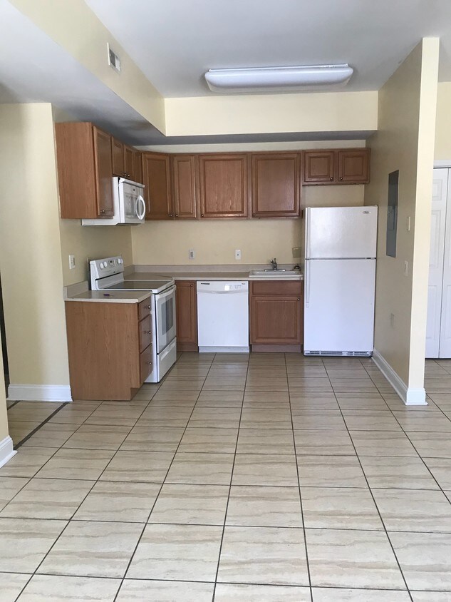 Kitchen - 422 W Franklin St