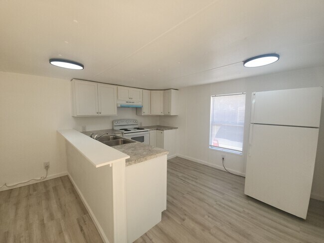 Foto del edificio - 678 Denton Blvd NW