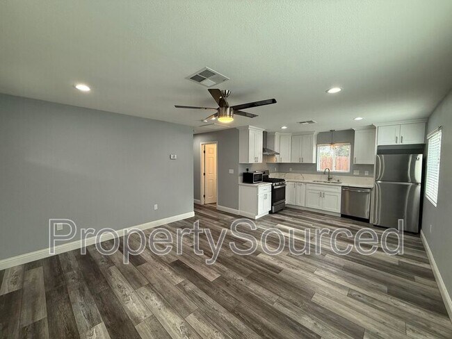 Foto del edificio - 805 W Yosemite Ave