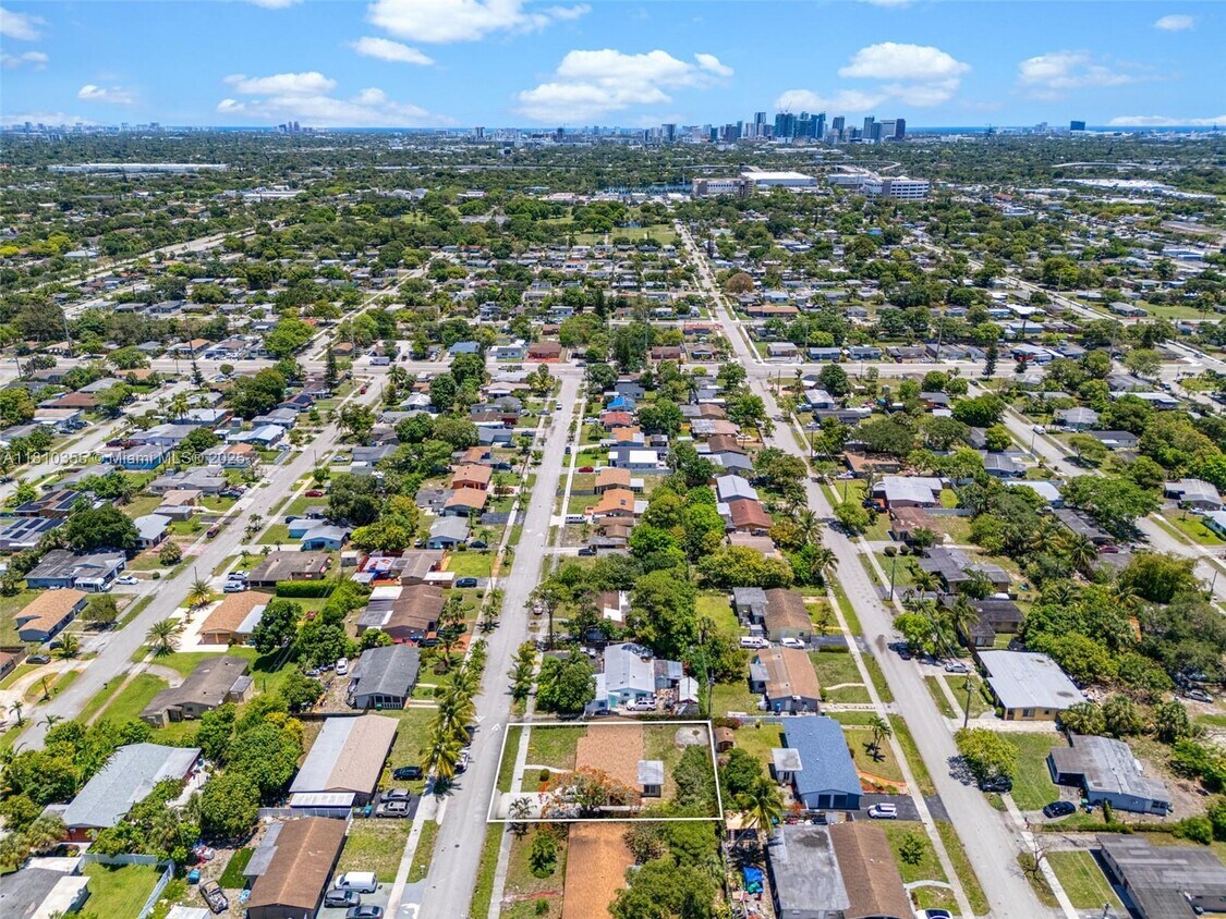 Foto del edificio - 3220 NW 4th Ct