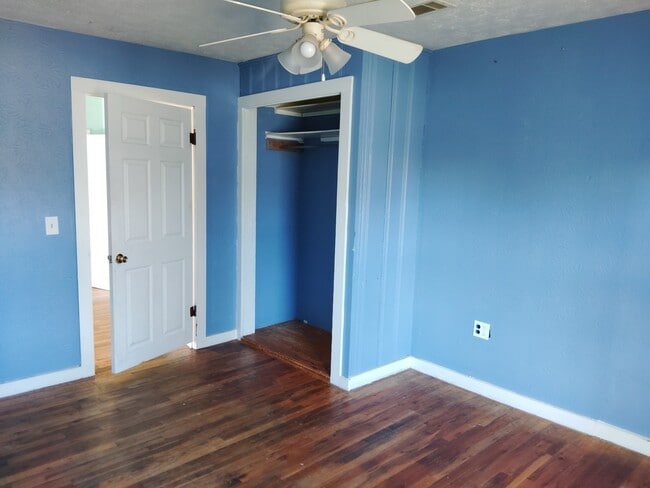 Foto del edificio - 903 W 8th St