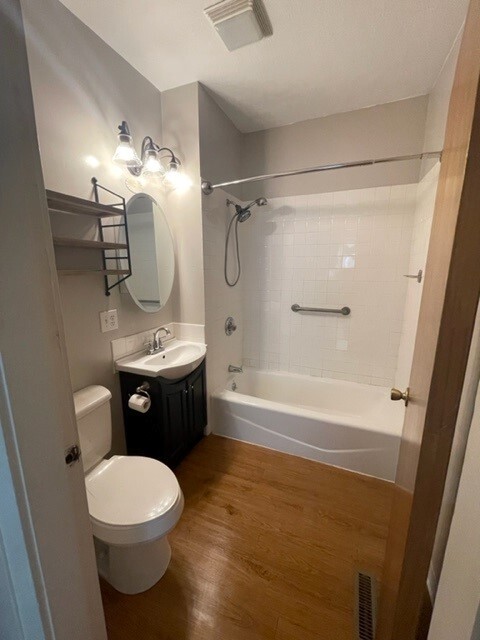 Bath room - 429 Mulvane St