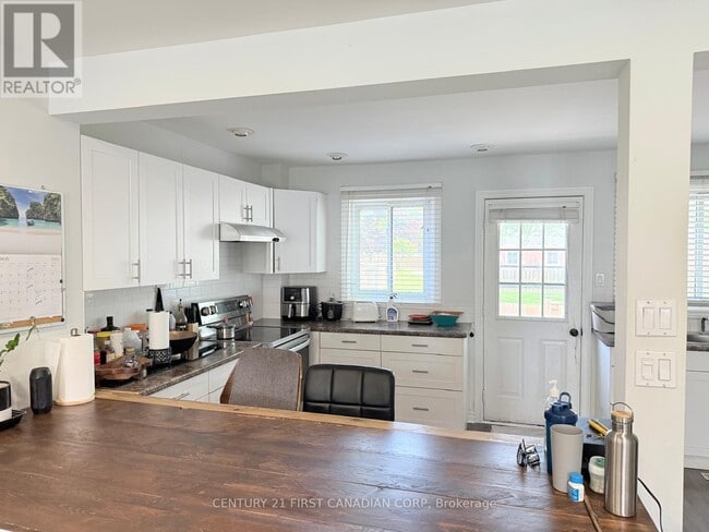 Photo du bâtiment - 700-700 Exeter Rd