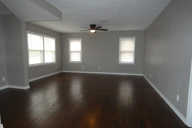 Foto del edificio - 2208 NW Walding Ave