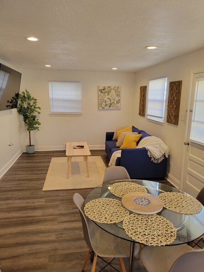 Foto del edificio - 4012 Lawrence St