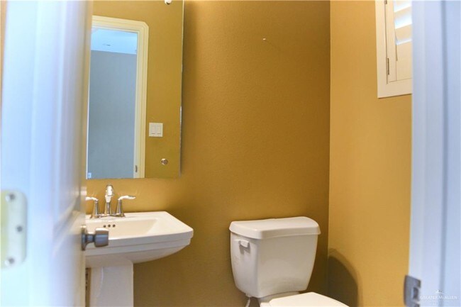 Building Photo - 2203 Llano Mediano Ln