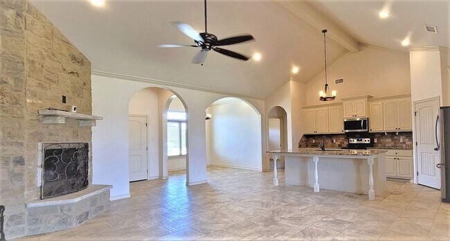 Building Photo - SPACIOUS 3/2/2 HOME CLOSE TO THE MEDICAL DISTRICT AND TEXAS TECH