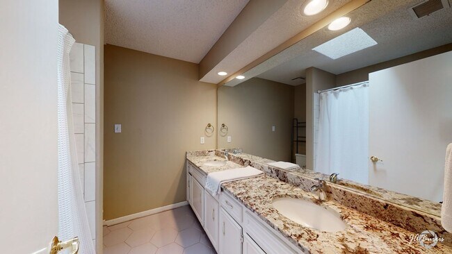 Foto del edificio - 4805 Spring Meadow Ln