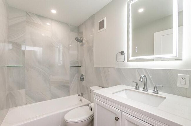 Foto del edificio - 7634 Hollister Ave