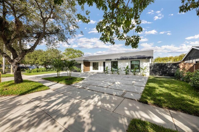 Building Photo - 21480 Highland Lakes Blvd