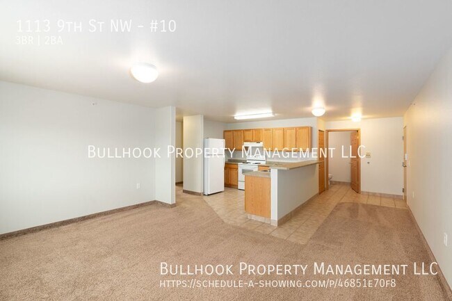 Building Photo - Welcome to this move-in-ready 3 bed, 1- 1/...