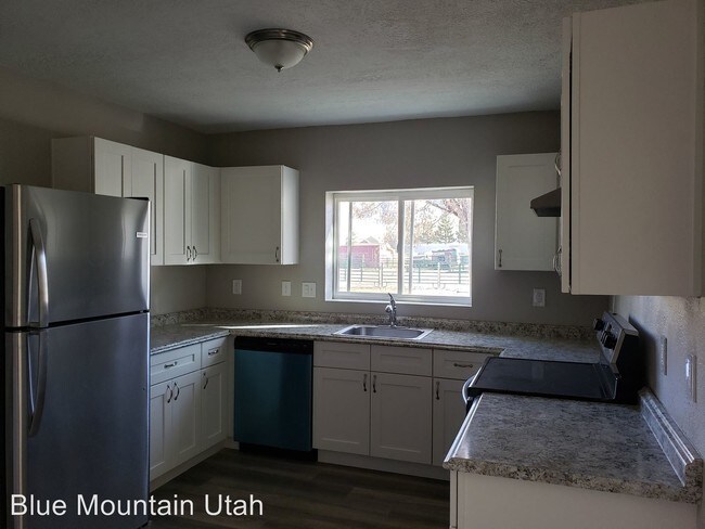 Building Photo - 4 br, 2 bath House - 1949 Pine Canyon