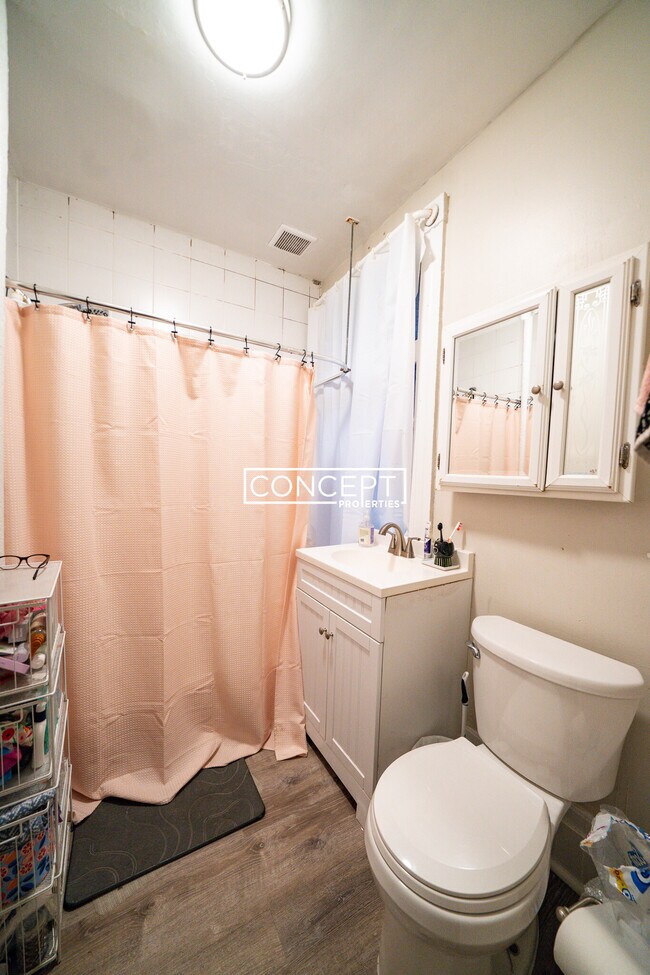 Building Photo - 614 Columbus Ave