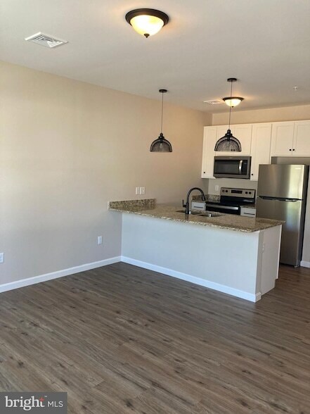 Foto del edificio - 376 E Main St