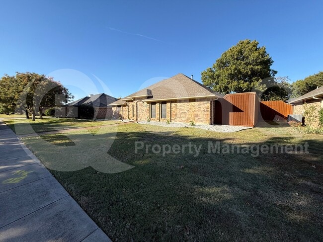 Foto del edificio - 903 Willow Brook Dr