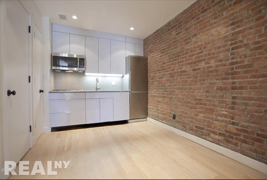 Foto principal - 243 East 2nd Street