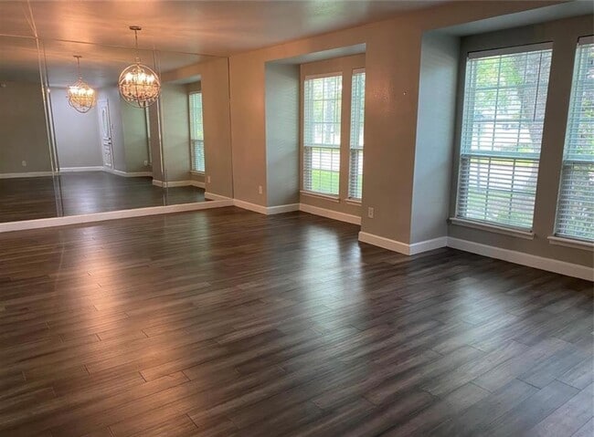 Building Photo - 10301 Briar Forest Dr