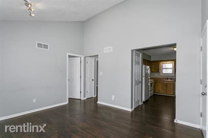 Building Photo - 2 br, 1 bath 4plex - 1229 West Hayward Ave...