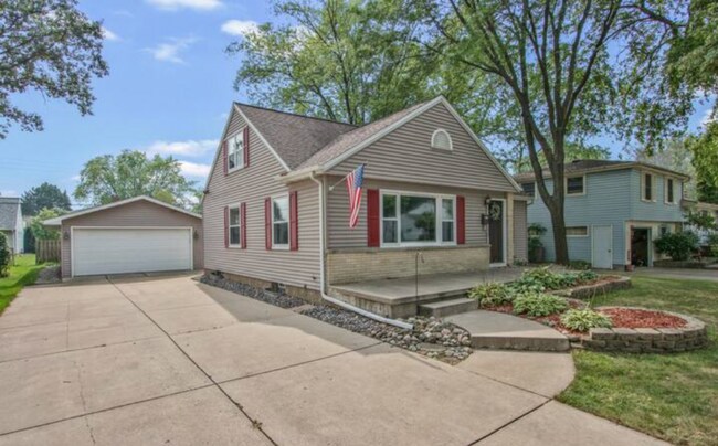 Building Photo - 1071 Kenwood St