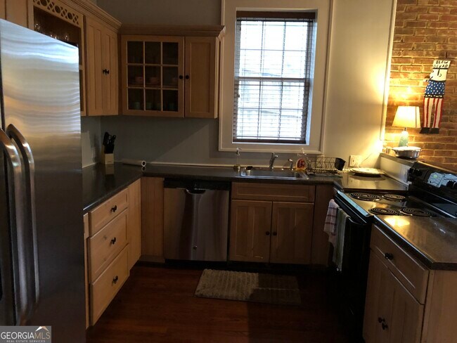 Building Photo - 886 Vedado Way NE