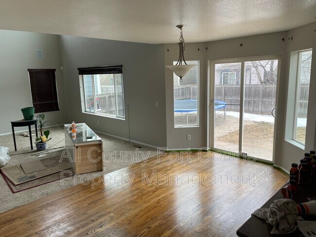 Foto del edificio - 2027 Fossil Creek Pkwy