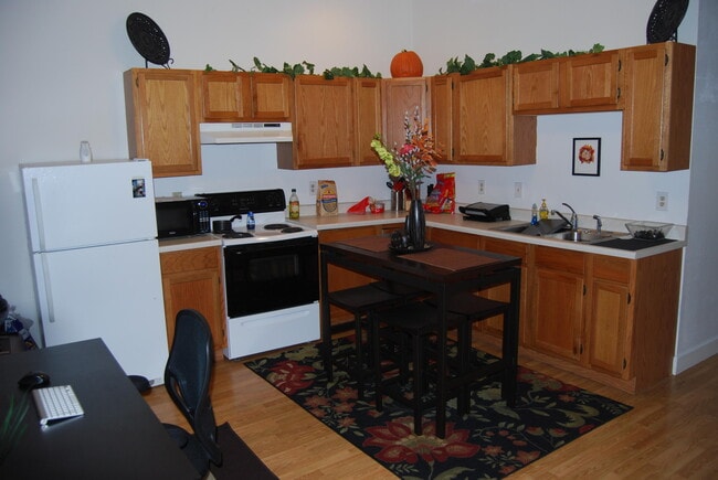 Building Photo - 506 7th St