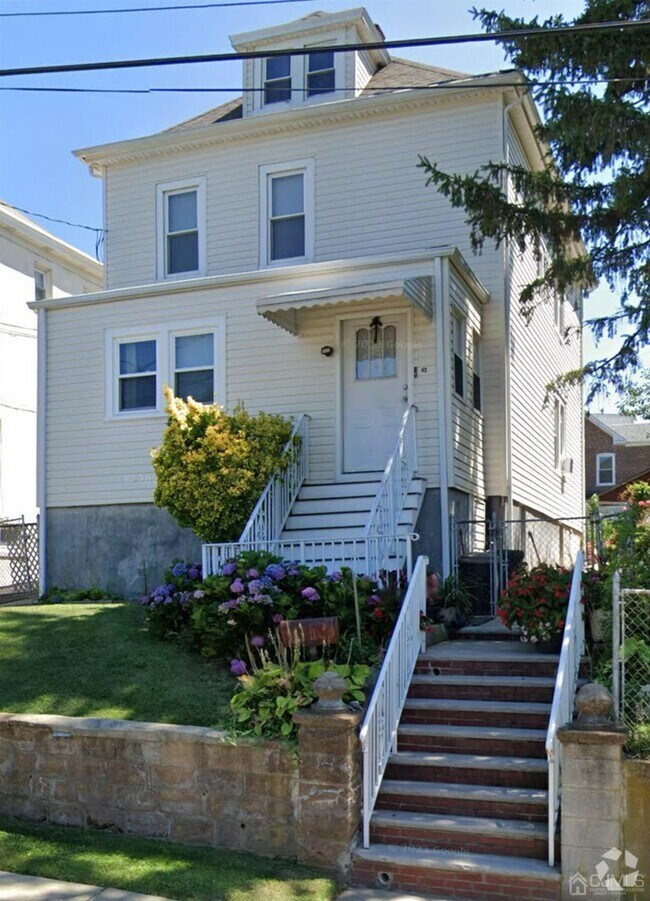 Hillside Gardens Apartments for Rent with Washer & Dryer Keasbey, NJ