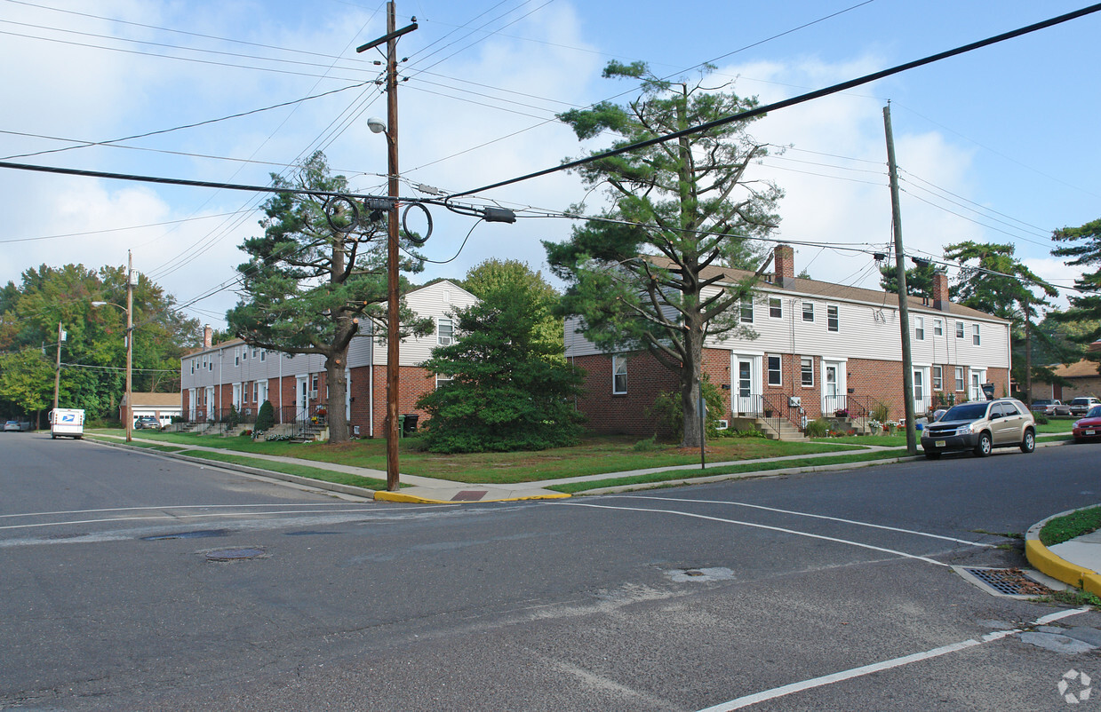 Primary Photo - Pitman Garden Apartments