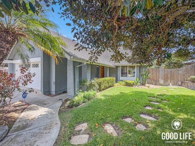 Foto del edificio - SD: Stunning 4BD/3BA Home in Vista with Panoramic Views, Private Balcony & Large Yard