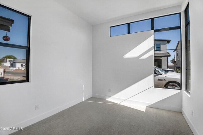 Building Photo - 6734 N 9th Dr