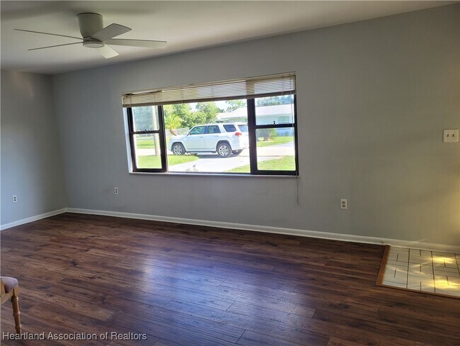 Foto del edificio - 1417 Kerry Dr