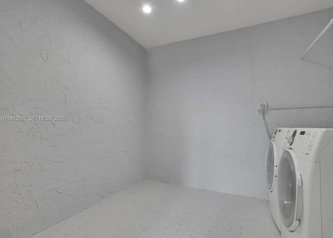 Foto del edificio - 7603 Kimberly Blvd