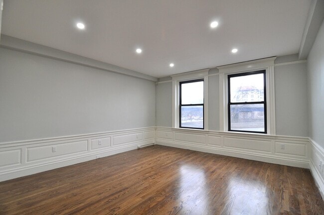 Building Photo - 464 Commonwealth Ave