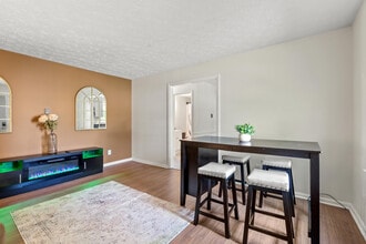 Building Photo - 104 Pleasantview St