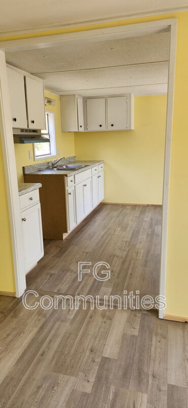 Building Photo - 112 Laurin Dr