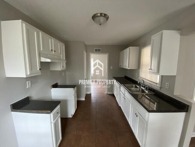 Building Photo - 1619 Hester - Available Now!