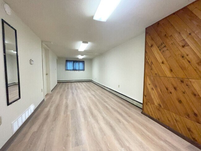 Building Photo - Studio apartment with all utilities included