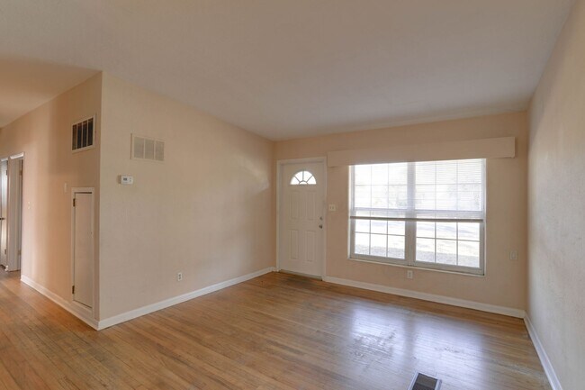 Foto del edificio - 1704 Edmundshire Rd