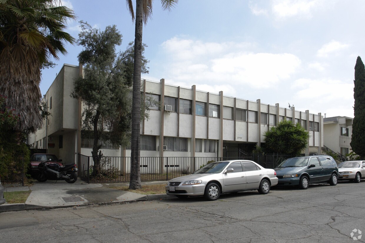 Primary Photo - 5731 Camerford Ave