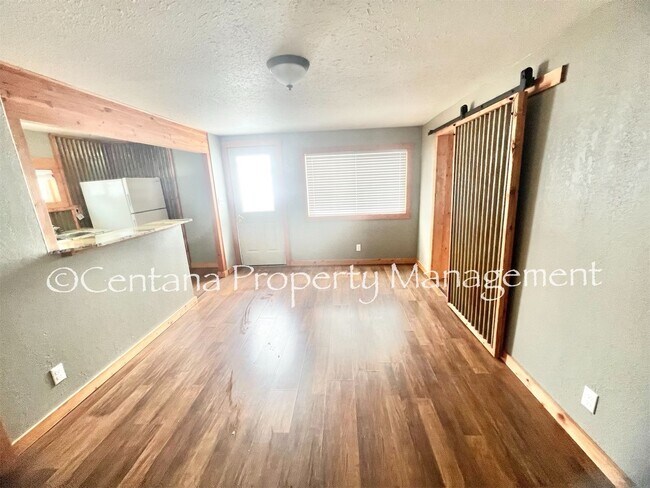 Foto del edificio - 611 E 6th St