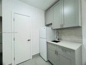 Building Photo - 13390 NE 6th Ave