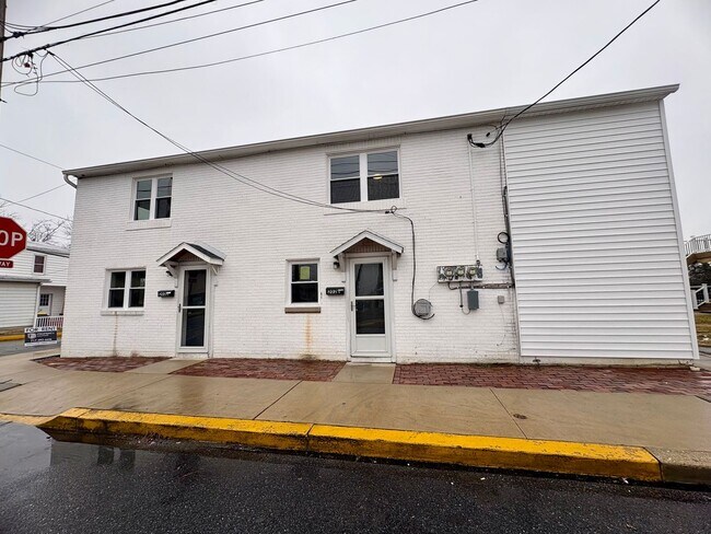 Foto del edificio - 202 S Lawrence St