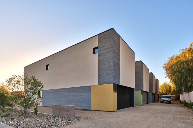 Building Photo - 1740 E Ocotillo Rd