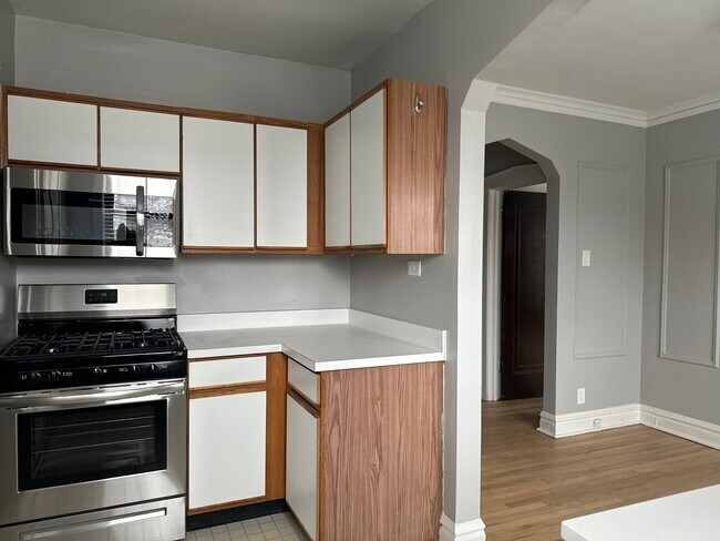 Building Photo - 319 Calendar Ave