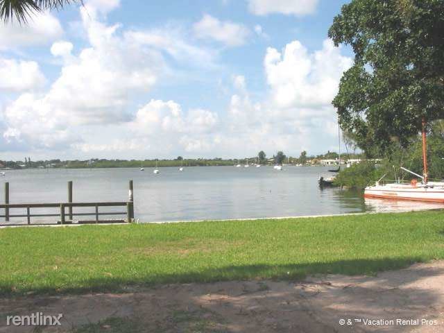 Foto del edificio - 328 Bayshore Dr