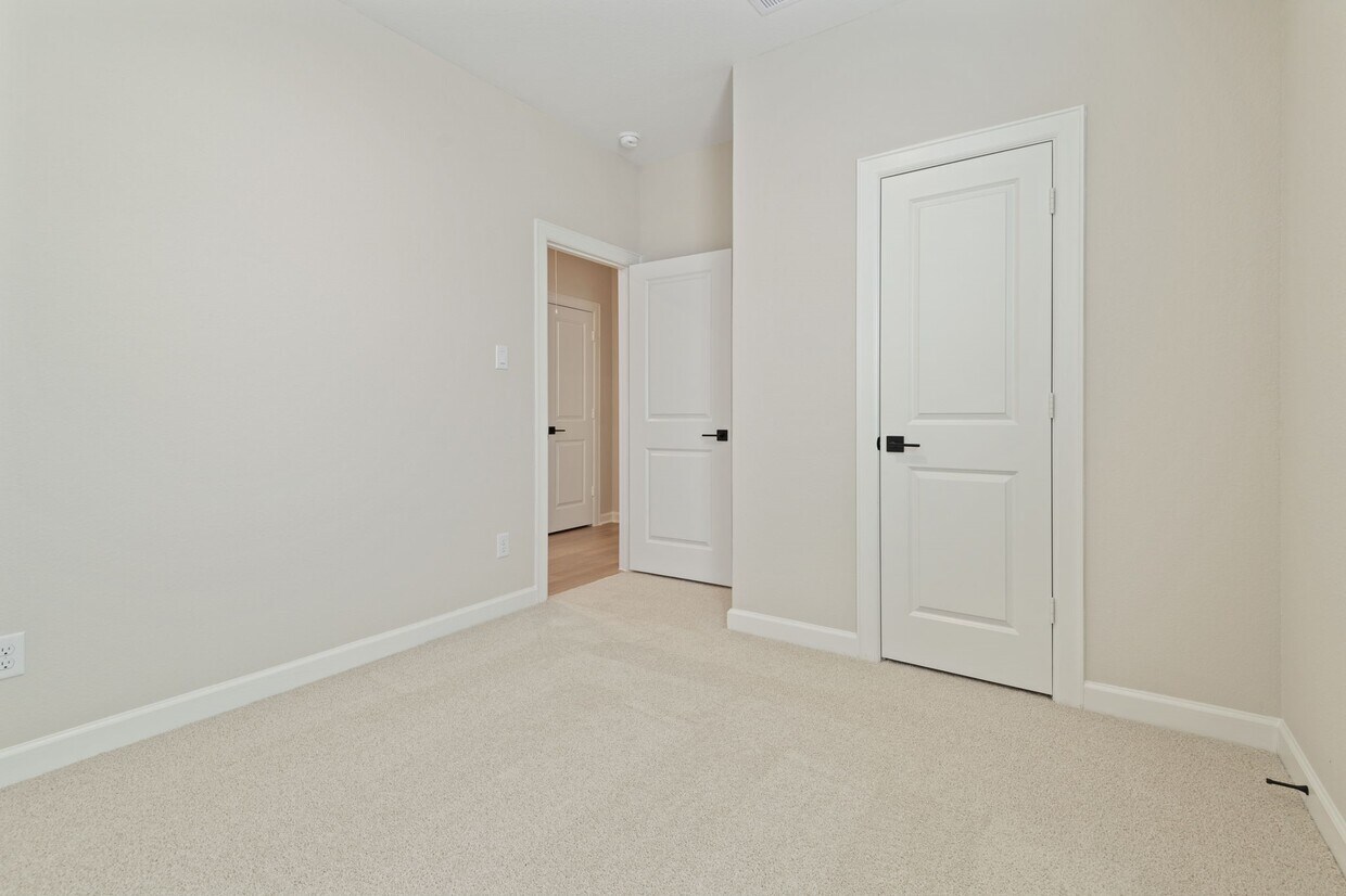 Foto principal - 1027 Rosewood Trl