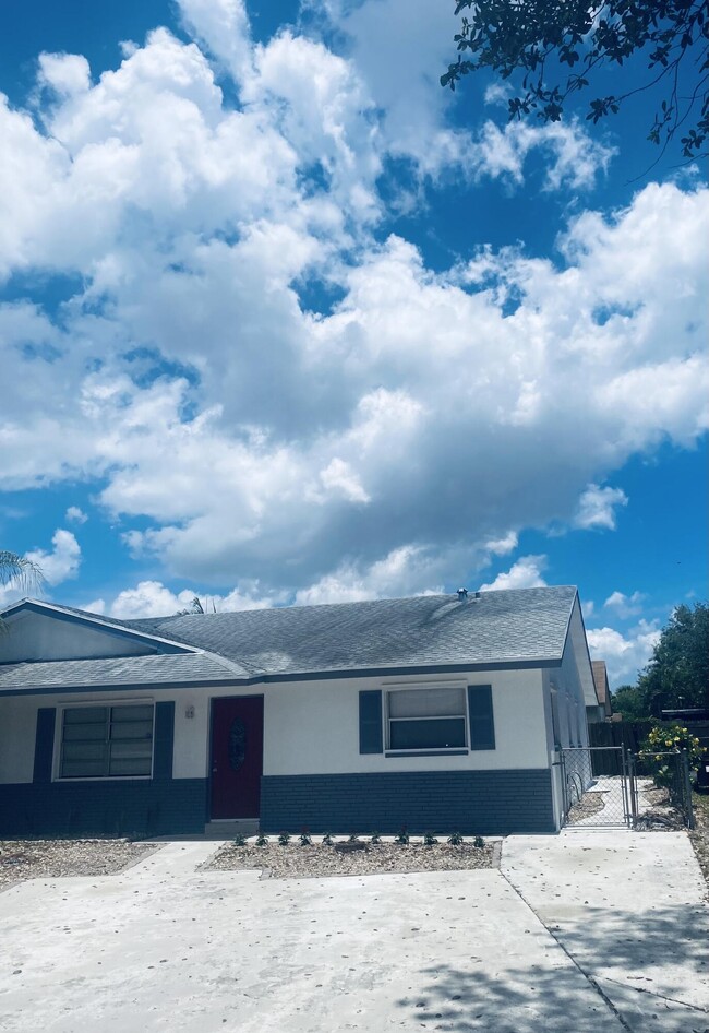 Foto del edificio - 3951 Loni St