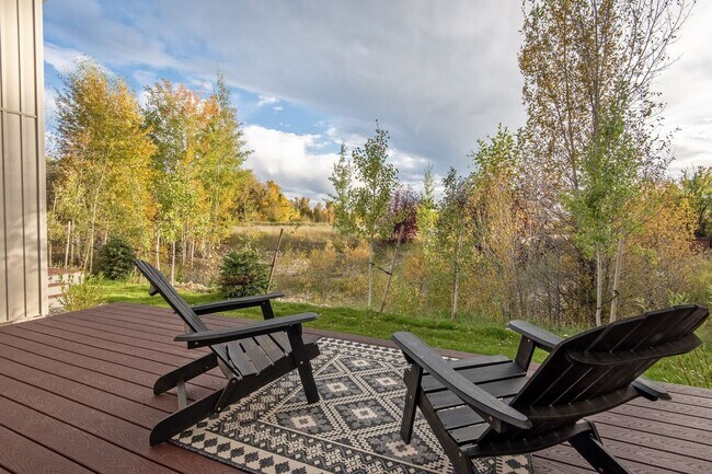 Building Photo - Furnished new townhouse on Ski Hill road