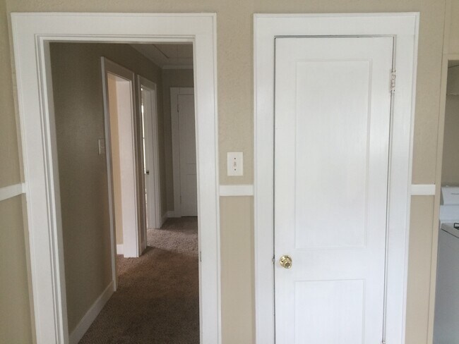 Foto del edificio - 216 Moreland Dr