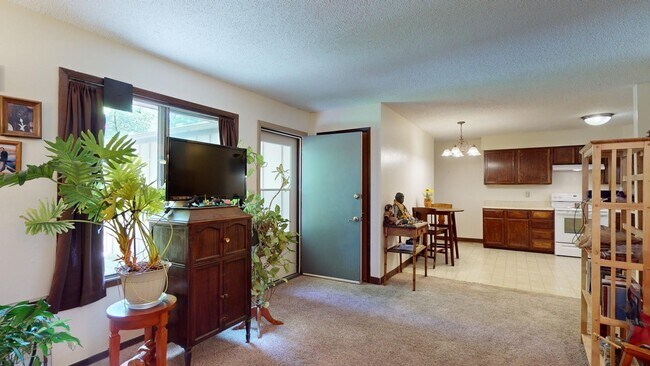 Building Photo - Quiet Area - Great Place to Call "Home"